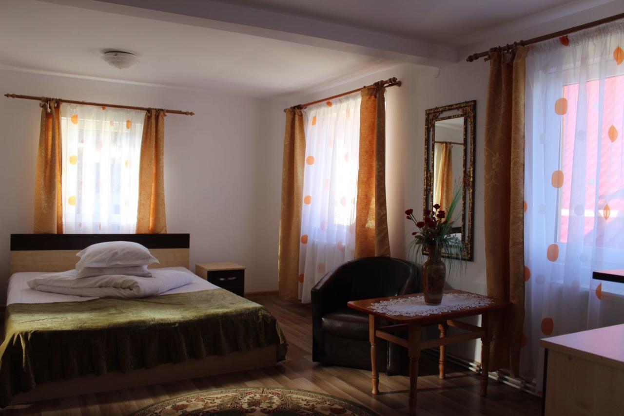 Hotel Garofita Pietrei Craiului Peştera Zewnętrze zdjęcie